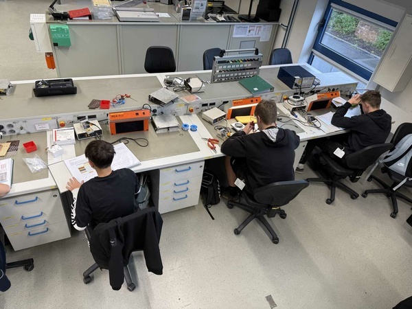 Bau eines Lautsprecherverstärkers Bau eines Lautsprecherverstärkers