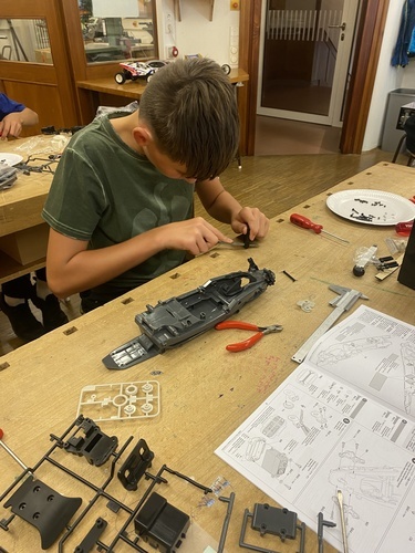 Bau eines Modellautos Bau eines Modellautos