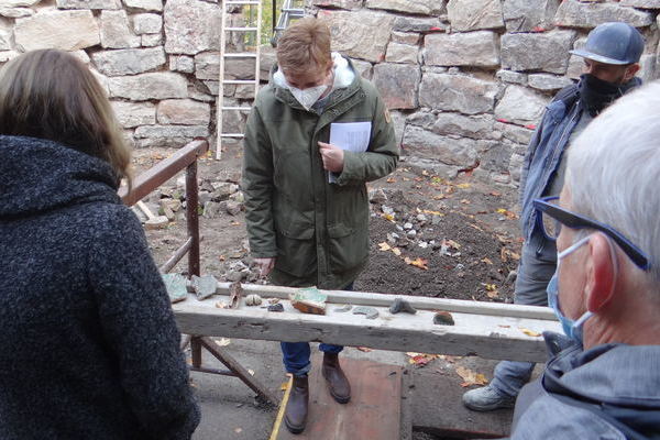 Dr Christine Blessing erkl�rt