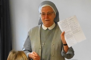 Sr. Roswitha zu Besuch im Unterricht Sr. Roswitha zu Besuch im Unterricht